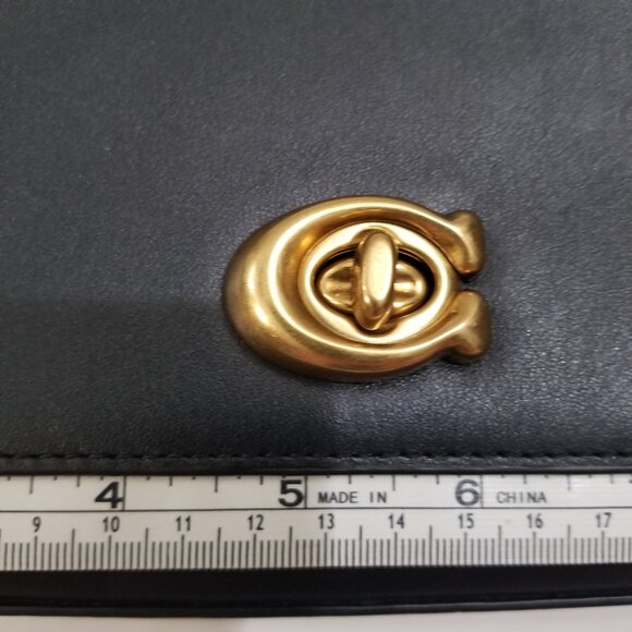 Coach Crossbody/Shoulder bag in black with gold removable chain - Picture 5 of 14